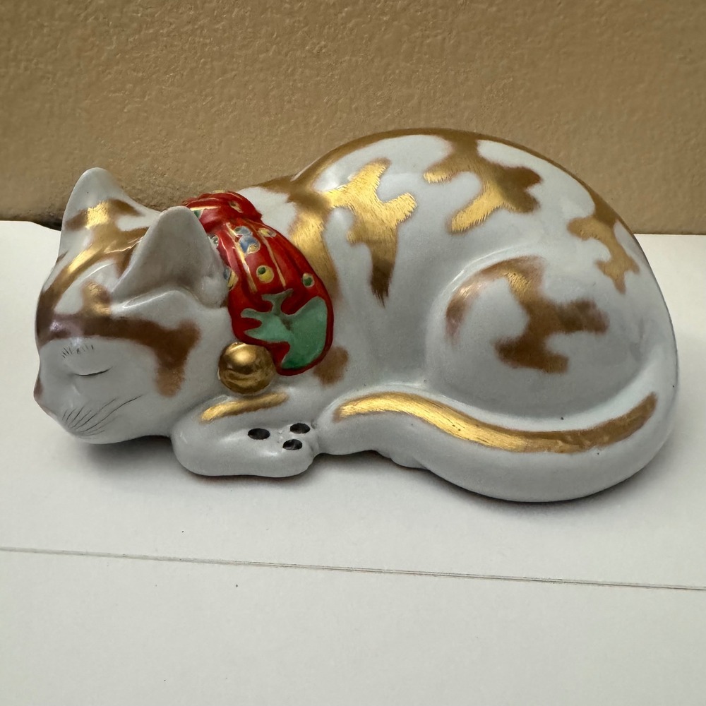 Vintage Kutani Japanese Sleeping Cat Porcelain Figurine Gold Gilt Nemuri-neko 9"